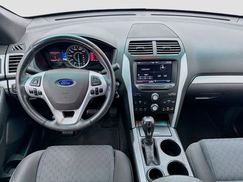Used 2013 Ford Explorer XLT image 14