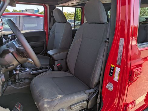 Used 2025 Jeep Wrangler Sahara AWD/4WD image 13