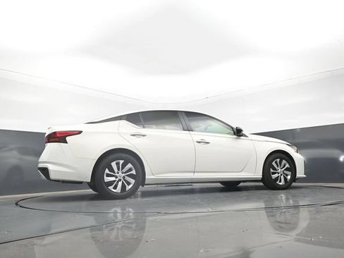 Used 2025 Nissan Altima 2.5 S FWD image 29