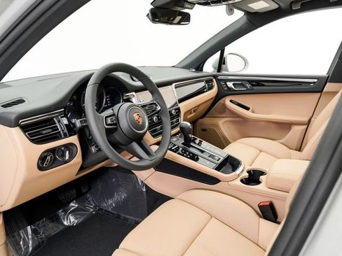 New 2026 Porsche Macan image 4