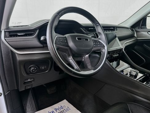 Used 2021 Jeep Grand Cherokee L Limited AWD/4WD image 9