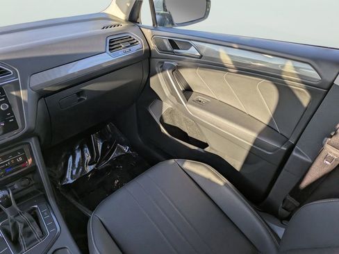 Used 2023 Volkswagen Tiguan SE FWD image 13