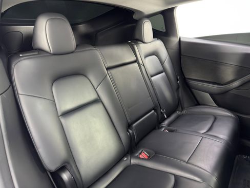 Used 2021 Tesla Model Y Long Range image 40