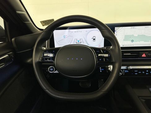 Used 2024 Hyundai Ioniq 6 Limited image 12