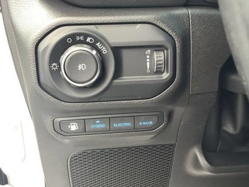 Used 2023 Jeep Wrangler Unlimited Sahara w/ Cold Weather Group AWD/4WD image 34