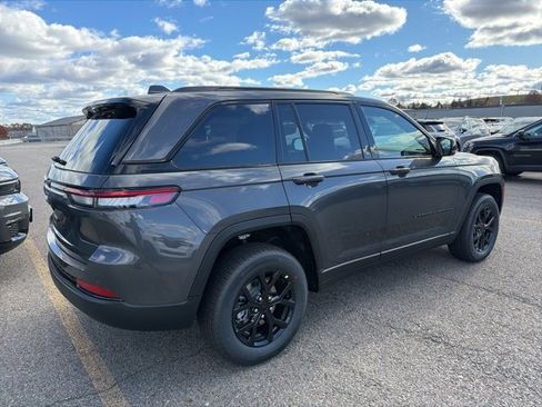 New 2025 Jeep Grand Cherokee 4WD image 3