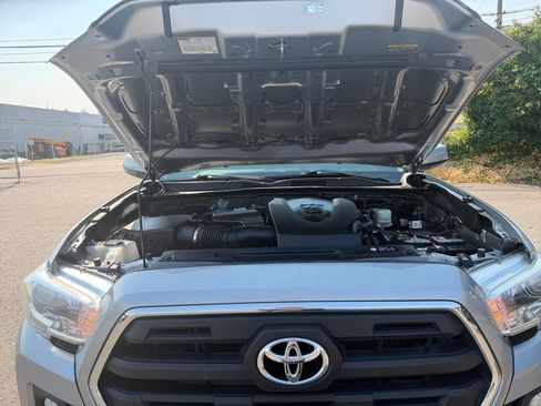 Used 2017 Toyota Tacoma SR5 w/ Tow Package AWD/4WD image 29