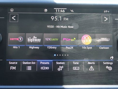 Used 2023 Volkswagen Taos SE w/ Panoramic Sunroof Package FWD image 43