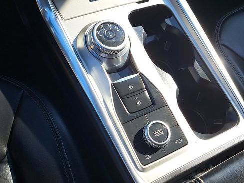 Certified 2022 Ford Explorer XLT w/ Equipment Group 202A image 32