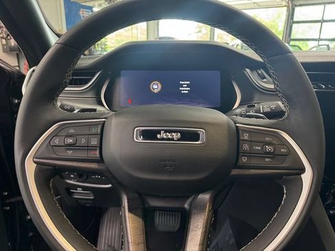 Used 2024 Jeep Grand Cherokee L Limited w/ Luxury Tech Group II AWD/4WD image 19
