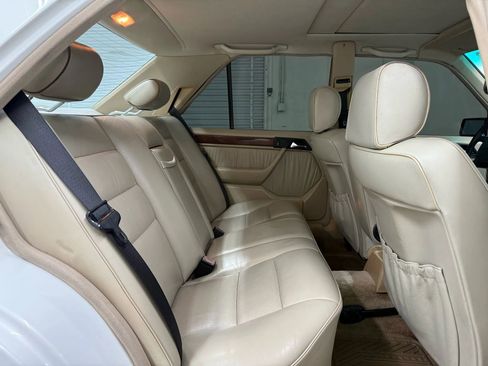 Used 1990 Mercedes-Benz 300 E 3.0 image 34