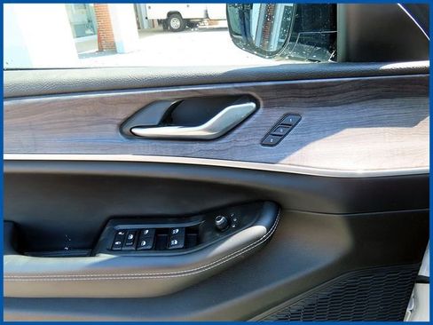 Used 2023 Jeep Grand Cherokee Limited AWD/4WD image 13