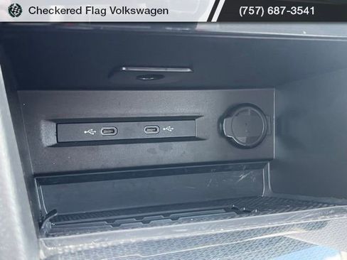 Used 2025 Volkswagen Taos SE image 40