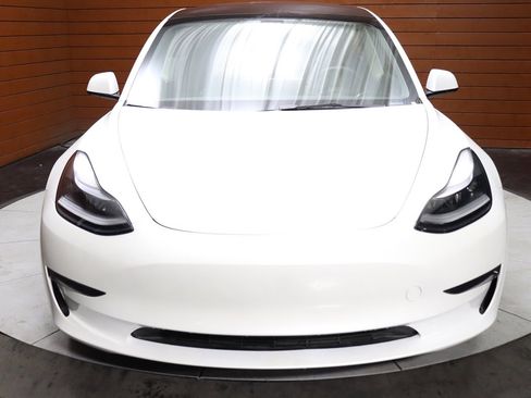 Used 2023 Tesla Model 3 Standard Range RWD image 3