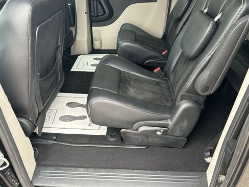 Used 2017 Dodge Grand Caravan SXT FWD image 9