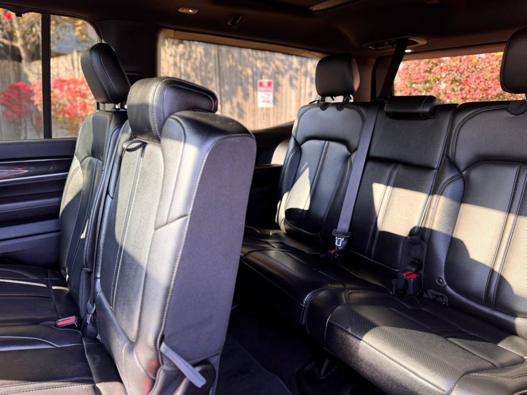 Used 2023 Jeep Wagoneer 4WD w/ Premium Group I image 24