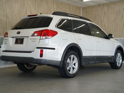 Used 2013 Subaru Outback 2.5i Limited w/ Moonroof Pkg AWD/4WD image 10