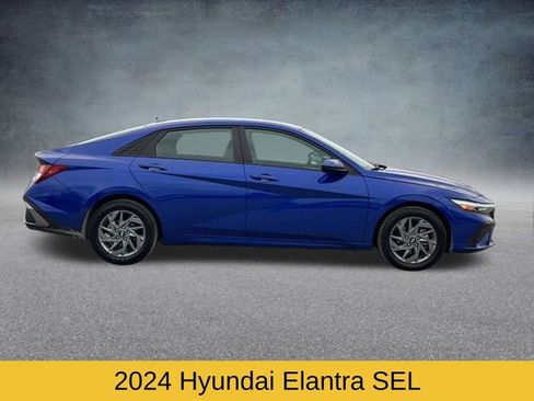 Used 2024 Hyundai Elantra SEL image 2