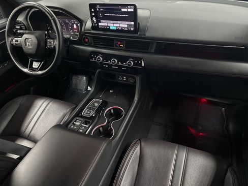 Used 2025 Honda Pilot Black Edition image 12