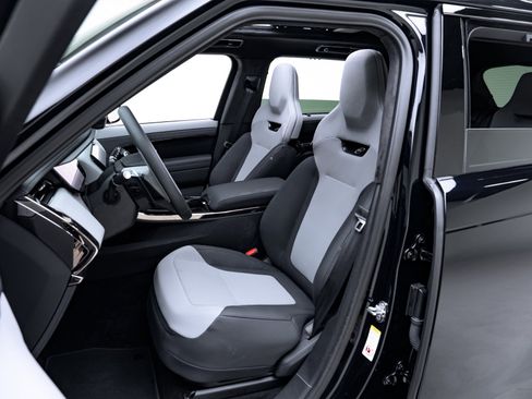 Used 2025 Land Rover Range Rover Sport SV Edition Two image 15