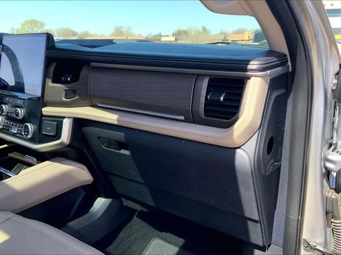 Used 2024 Ford Expedition Max Limited image 18