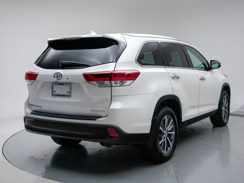 Used 2019 Toyota Highlander XLE AWD/4WD image 5