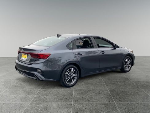 Used 2024 Kia Forte LXS FWD image 5