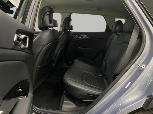 Used 2025 Kia Sportage EX image 29