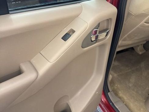 Used 2016 Nissan Frontier SV RWD image 13