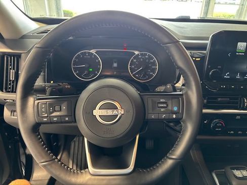 Used 2024 Nissan Pathfinder SL AWD/4WD image 8