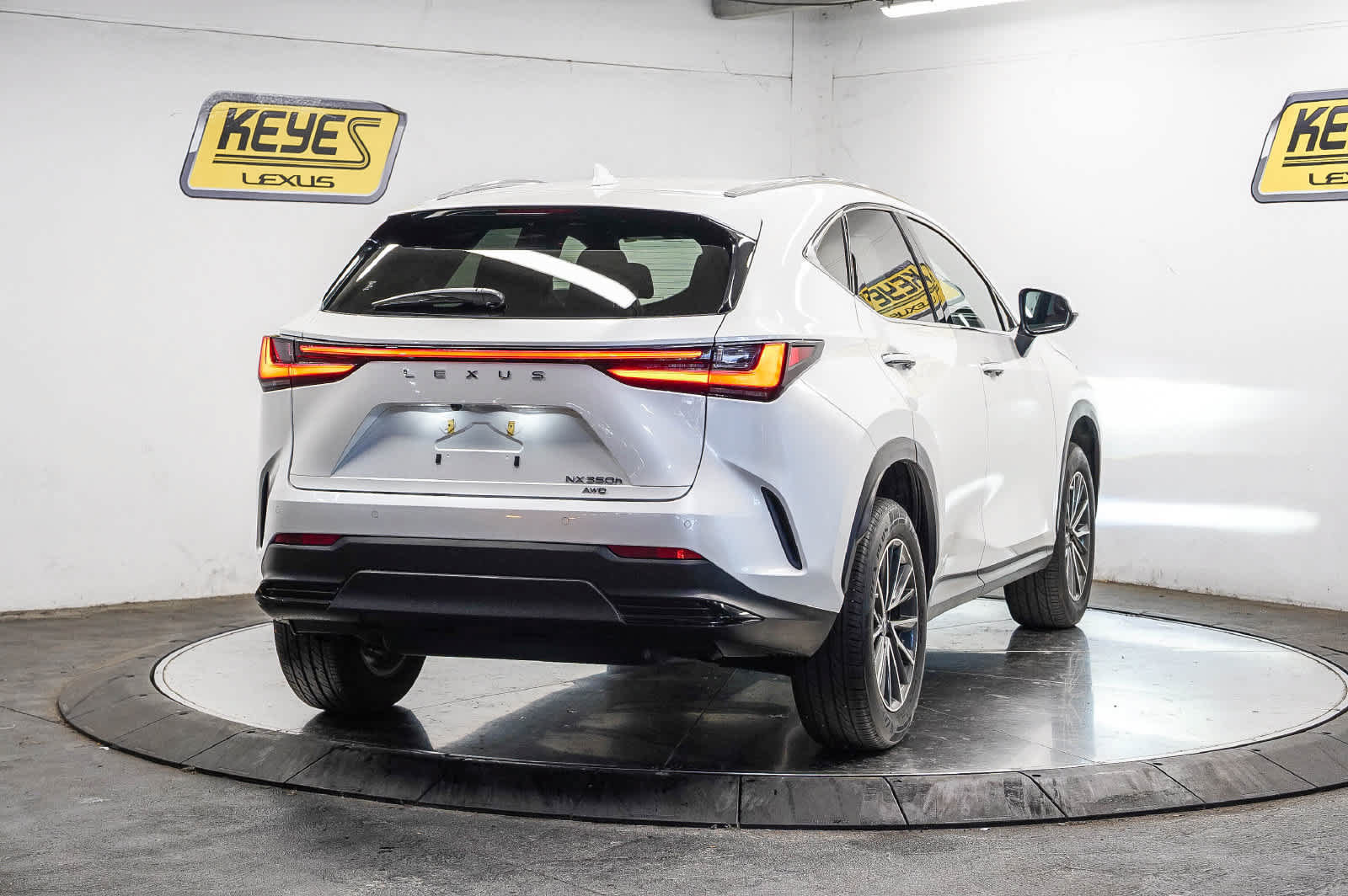 Used 2024 Lexus NX 350h AWD image 4