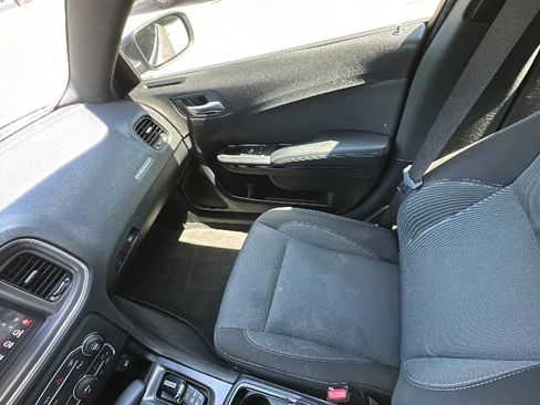Used 2018 Dodge Charger SXT w/ Blacktop Package RWD image 15