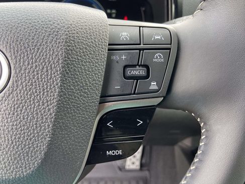 Used 2025 Toyota Camry SE FWD image 33