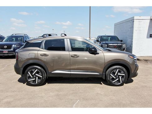 New 2026 Nissan Kicks SV w/ SV Premium Package image 5