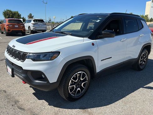 Used 2024 Jeep Compass Trailhawk AWD/4WD image 4