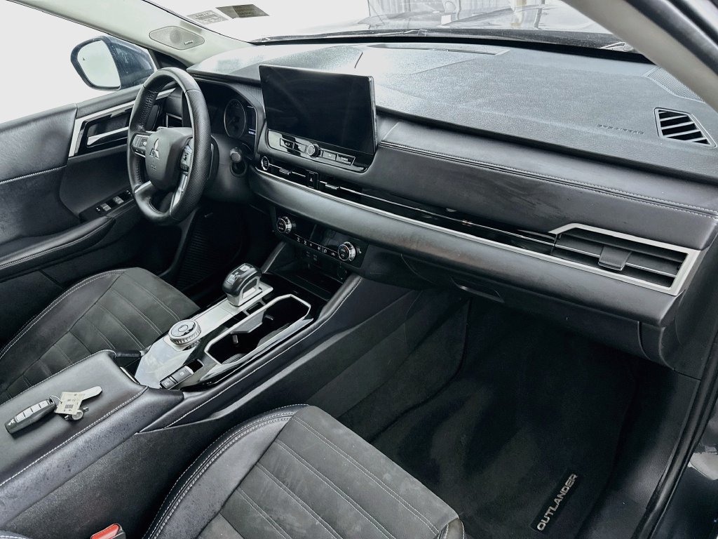 Used 2025 Mitsubishi Outlander SE AWD/4WD image 30