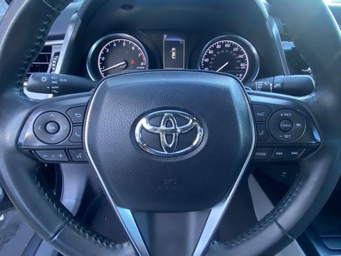 Used 2018 Toyota Camry SE image 16