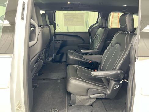New 2026 Chrysler Pacifica Select FWD image 22