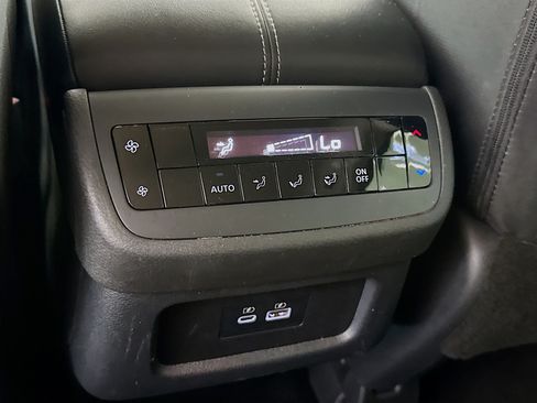 Used 2025 Nissan Pathfinder SV FWD image 29