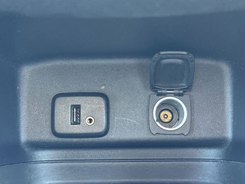 Used 2018 Chevrolet Equinox LT image 32