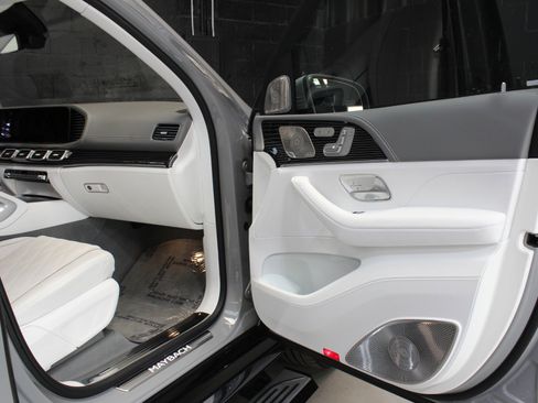 Used 2025 Mercedes-Benz Maybach GLS 600 4MATIC image 42