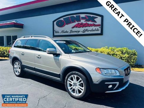 Used 2016 Volvo XC70 T5 Platinum w/ Protection Package image 1