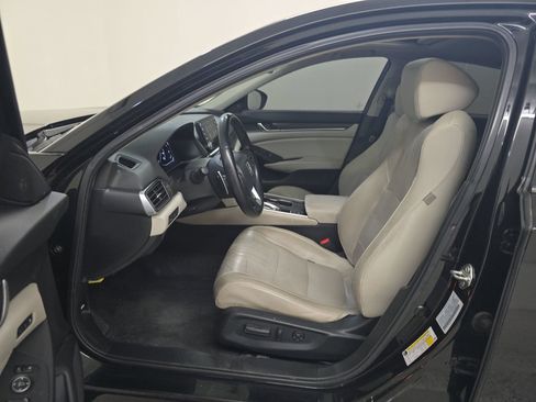 Used 2018 Honda Accord Touring image 7