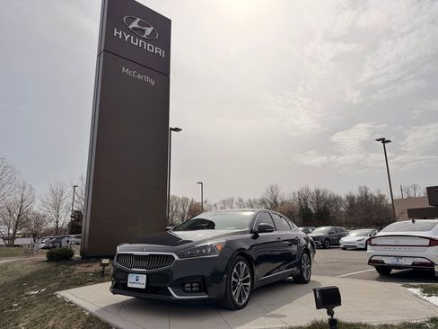 Used 2018 Kia Cadenza Technology image 1