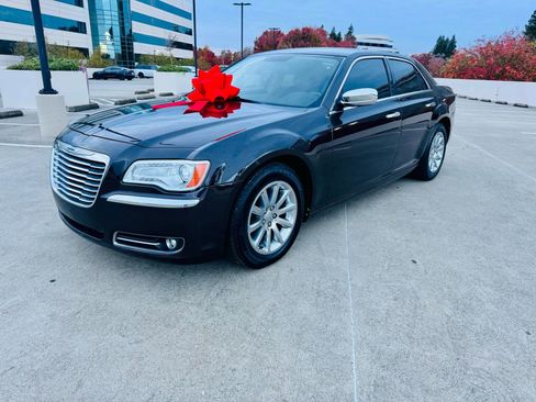 Used 2012 Chrysler 300 Limited RWD image 1