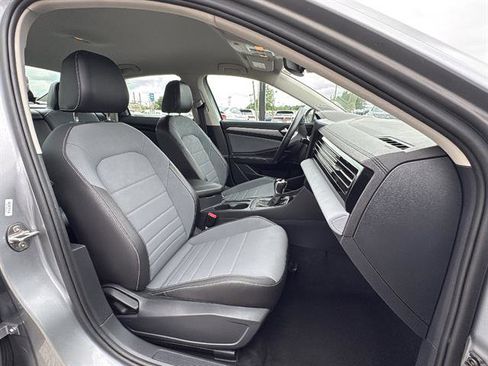 Certified 2025 Volkswagen Jetta SE FWD image 14