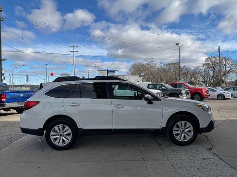 Used 2015 Subaru Outback 2.5i Premium image 4