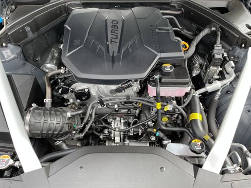 Used 2025 Genesis G70 2.5T image 35