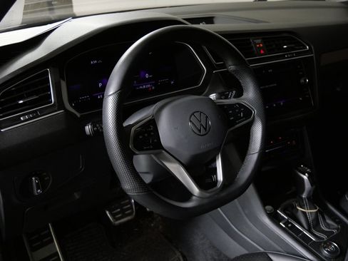 Used 2024 Volkswagen Tiguan SE R-Line AWD/4WD image 12
