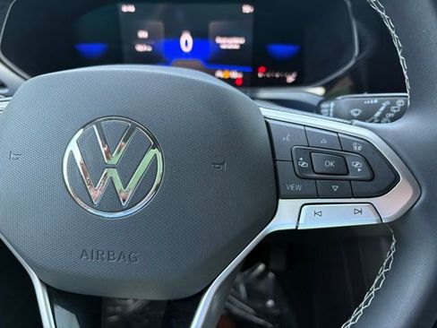 Used 2023 Volkswagen Taos SE FWD image 19